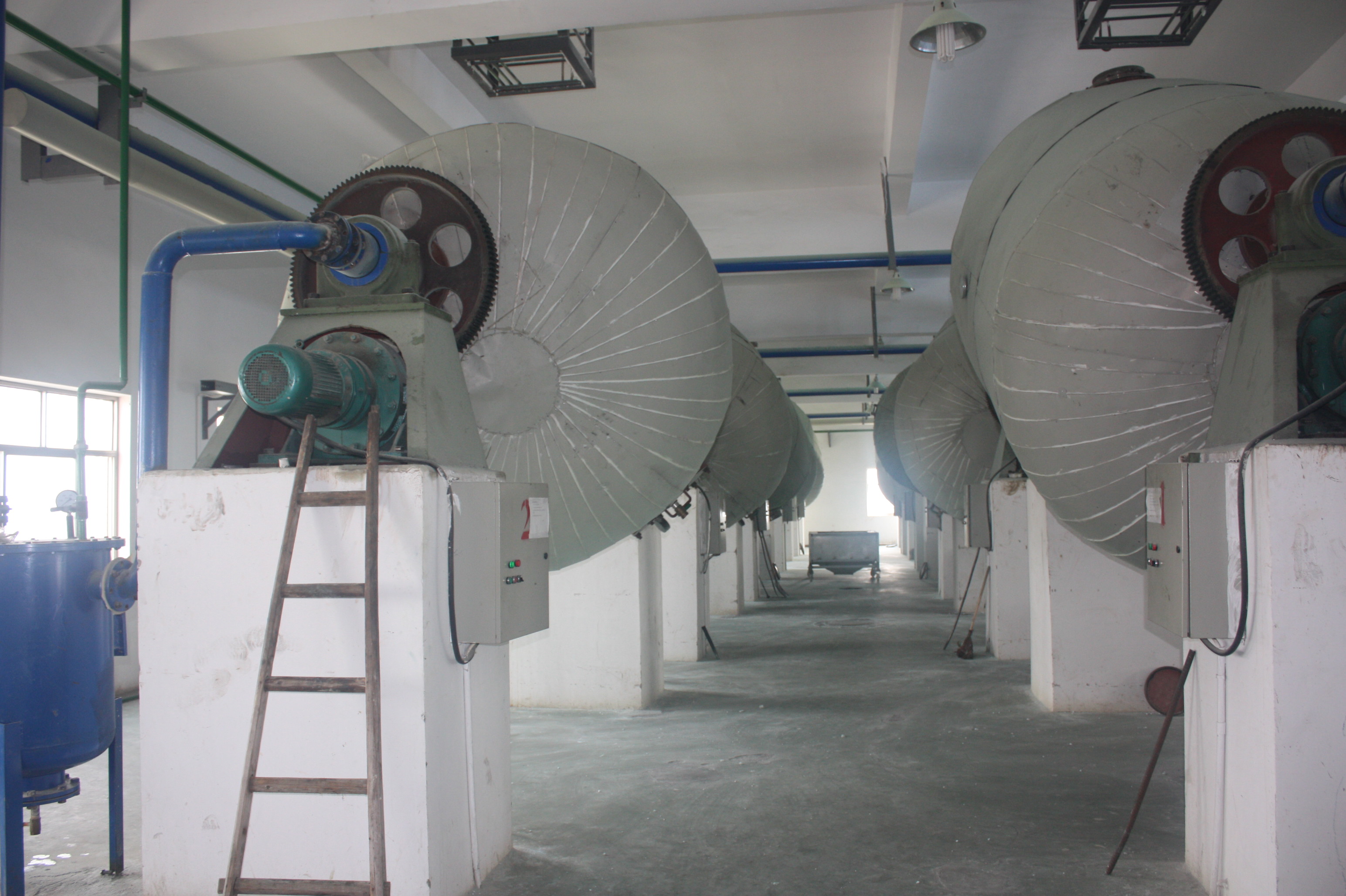Vacuum dryer for PSF production line